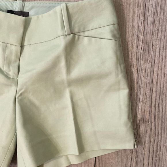The Limited Pistachio Green Shorts Size 4 - Picture 3 of 7